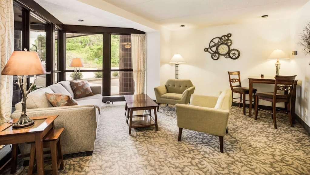 Hampton Inn & Suites Houghton Beltér fotó