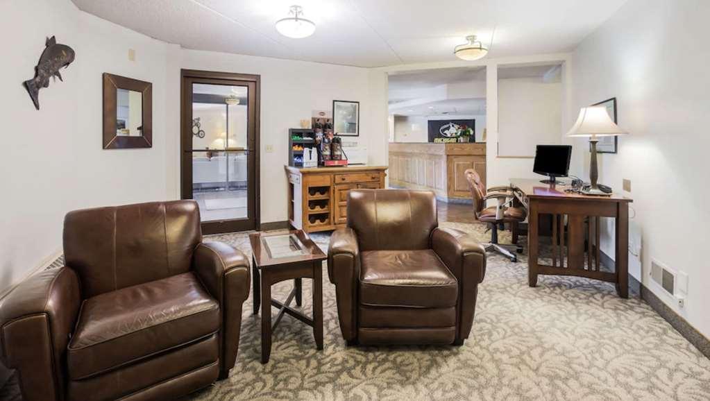 Hampton Inn & Suites Houghton Beltér fotó